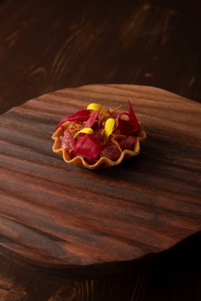 Tartelletta di barbabietola dal piatto di agnello