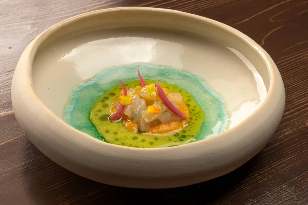 Ceviche di siluro e coriandolo