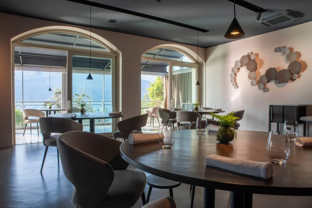La sala del NIN con le grandi finestre ad arco