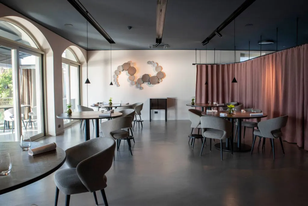 Vista d’insieme della sala del NIN Ristorante